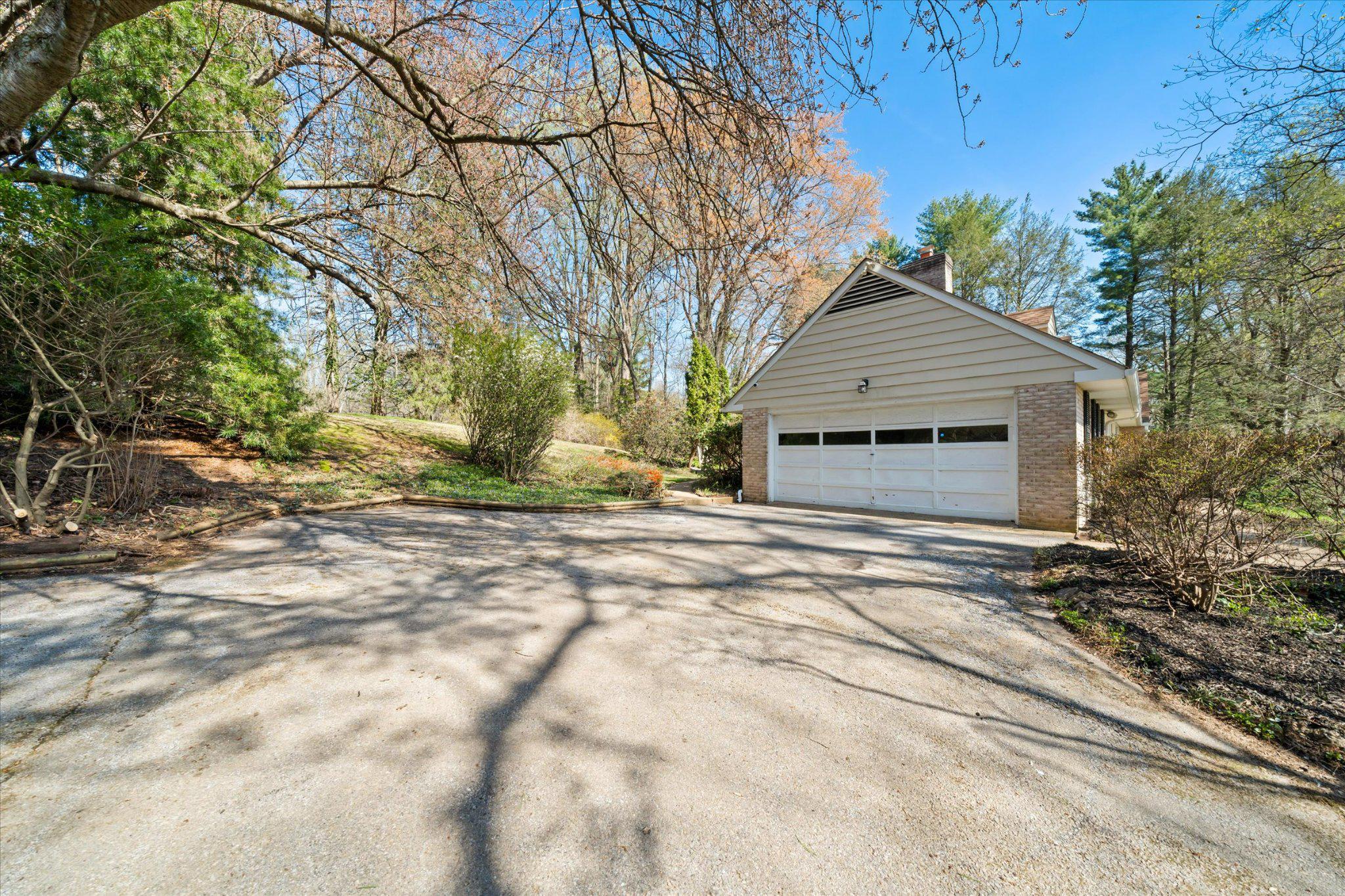 859 Yorklyn Road Hockessin, DE 19707 - Photo 25 of 28 2 car garage