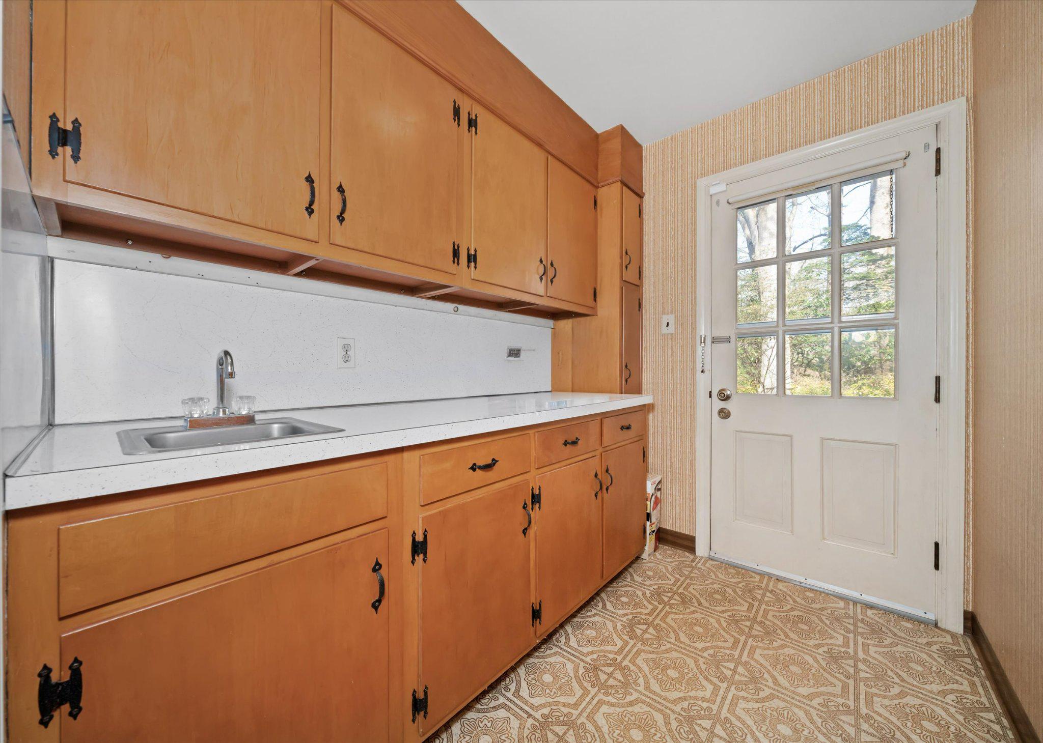 859 Yorklyn Road Hockessin, DE 19707 - Photo 10 of 28 Pantry with outdoor access