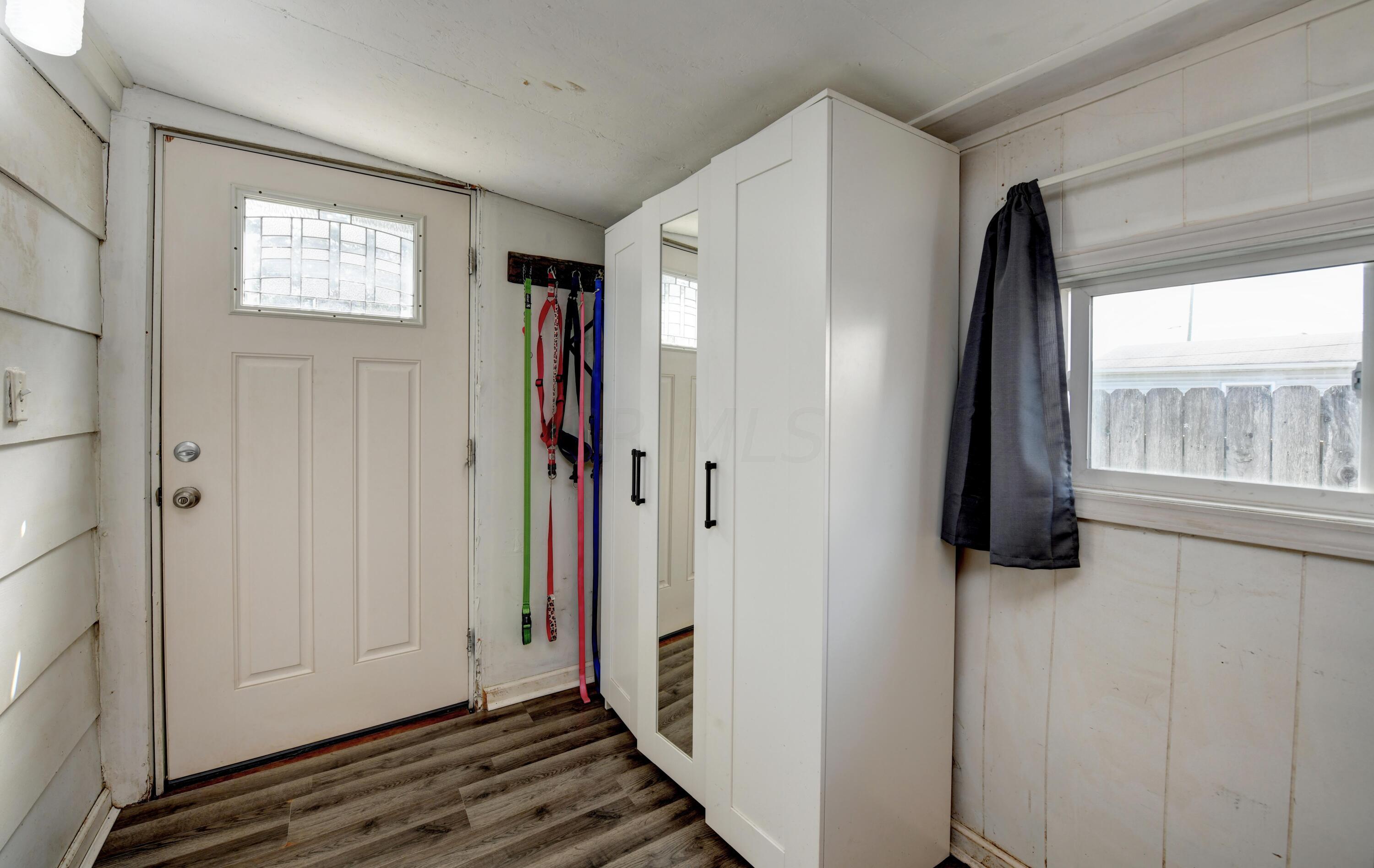 141 Riley Street Newark, OH 43055 - Photo 18 of 25 Laundry- Mud Room