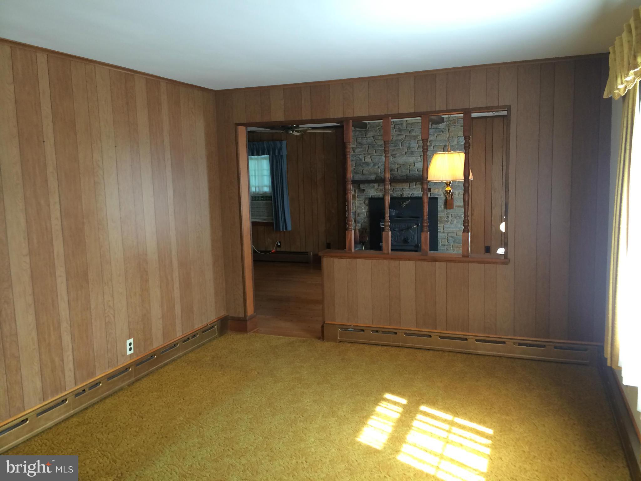 802 Long Corner Road Mount Airy, MD 21771 - Photo 11 of 30 Living Room