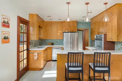 $999,950 | 5217 5th Avenue Northeast, Seattle, WA 98105