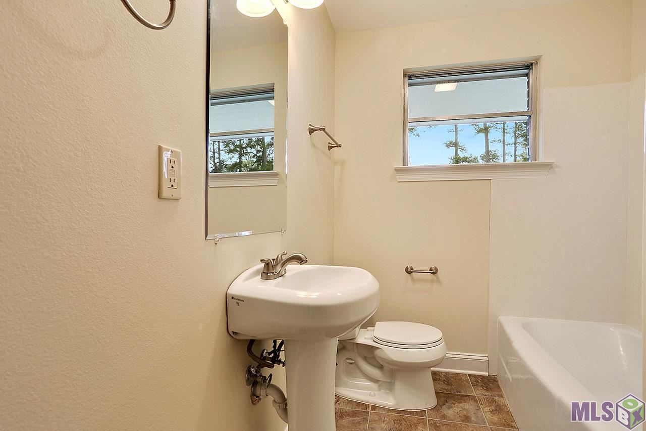12135 Sullivan Road Central, LA 70818 - Photo 9 of 10