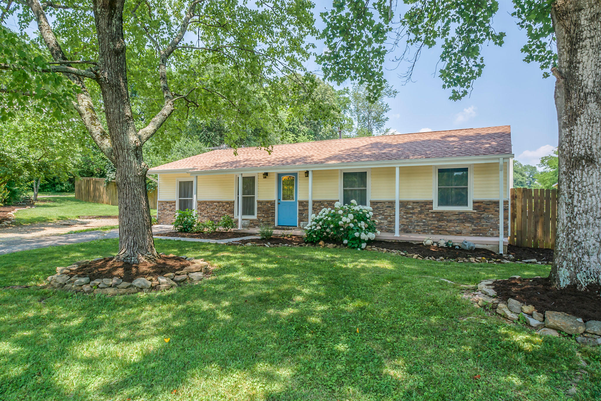 16 Lindale Lane Oak Ridge, TN 37830 - Photo 1 of 19 16 Lindale
