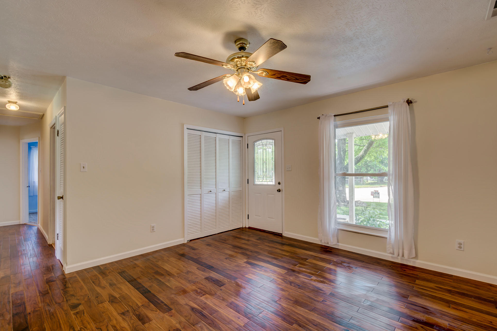 16 Lindale Lane Oak Ridge, TN 37830 - Photo 2 of 19 16 Lindale