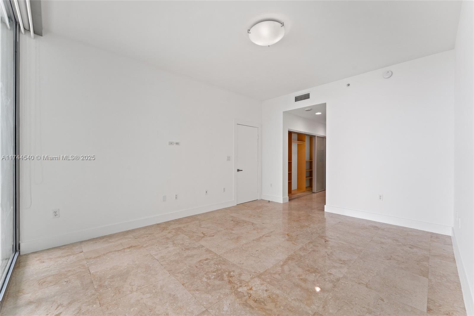 900 Biscayne Boulevard, Unit 4708 Miami, FL 33132 - Photo 11 of 39 a view of an empty room