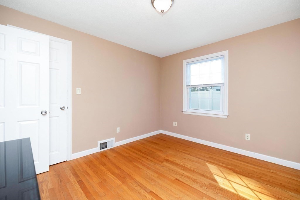 257 Winton Street Springfield, MA 01118 - Photo 25 of 42 Gallery Image 25