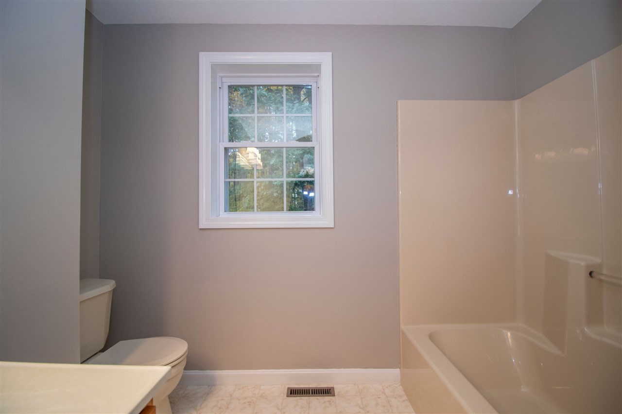 4 Devon Road Hampstead, NH 03841 - Photo 26 of 40