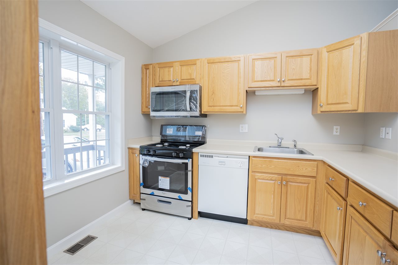 4 Devon Road Hampstead, NH 03841 - Photo 8 of 40