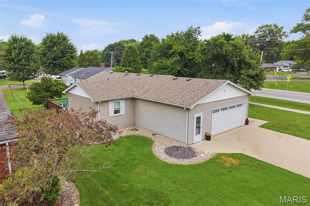 2210 Broadway Highland, IL 62249 - Photo 28 of 41