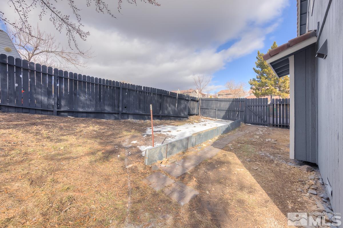 7196 Indigo Circle Reno, NV 89506 - Photo 21 of 33 a view of a backyard