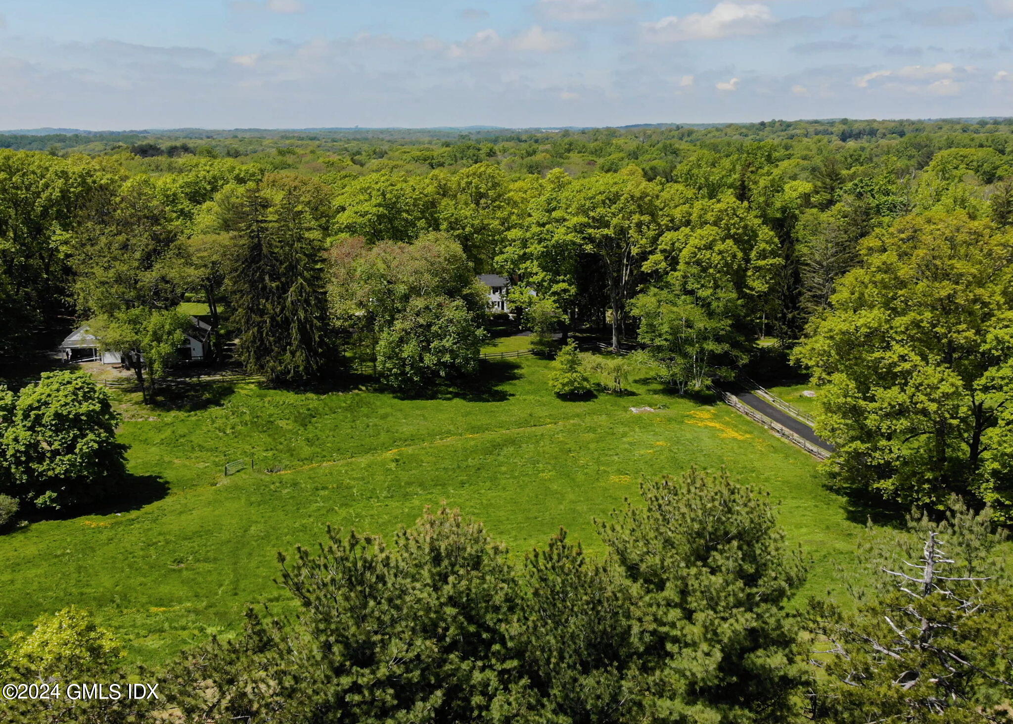 528 Round Hill Road Greenwich, CT 06831 - Photo 4 of 13 528 Round Hill Road