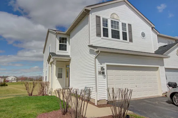 $2,700 | 1040 Montego Bay Court, Unit 1040, Romeoville, IL 60446