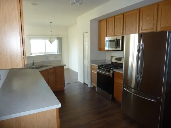 $2,700 | 1040 Montego Bay Court, Unit 1040, Romeoville, IL 60446