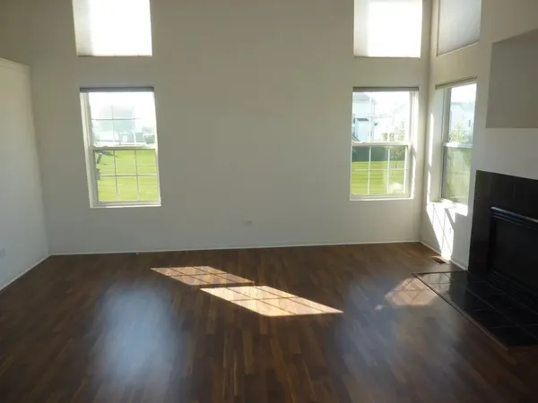 $2,700 | 1040 Montego Bay Court, Unit 1040, Romeoville, IL 60446