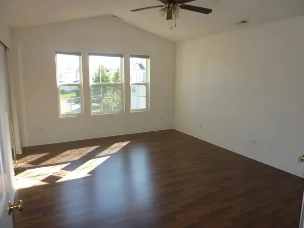 $2,700 | 1040 Montego Bay Court, Unit 1040, Romeoville, IL 60446