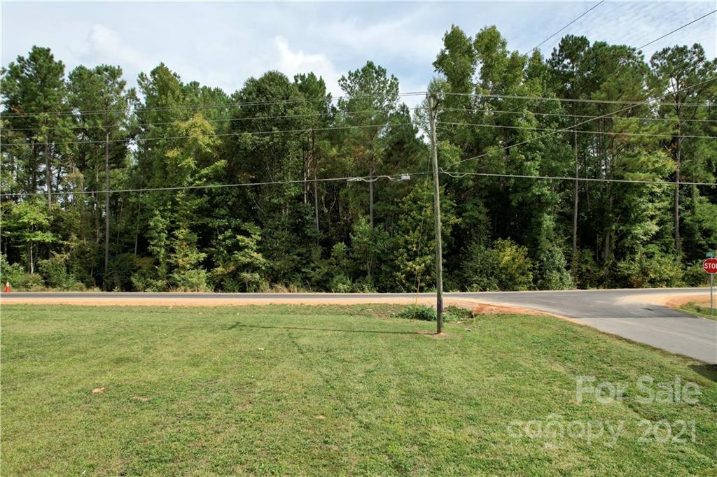 5048 State Rd S-46-557, Unit 3 Clover, SC 29710 - Photo 3 of 11 Gallery Image 3