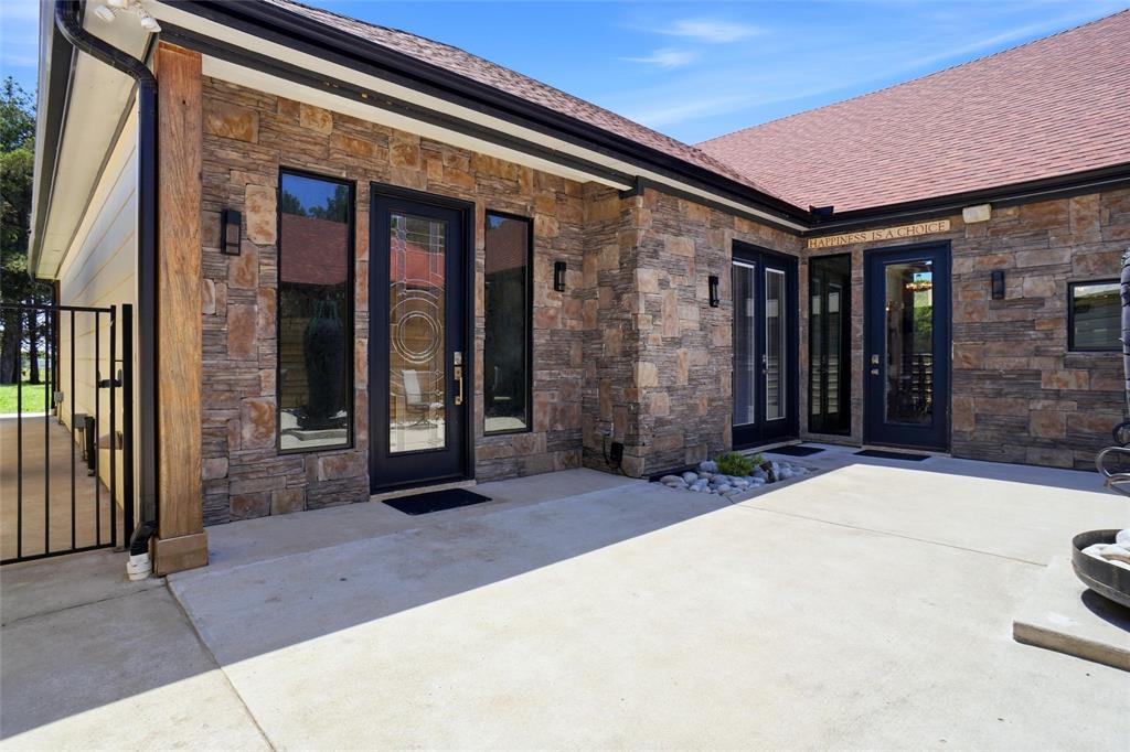 180 East Greer Road Sadler, TX 76264 - Photo 30 of 40 Guest Suite Private Entry - enclosed for pets