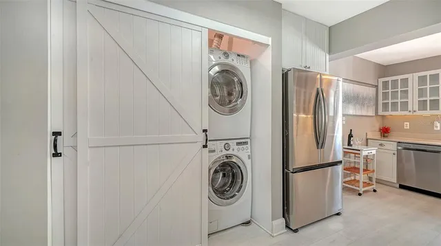 a view of kitchen with washer and dryer