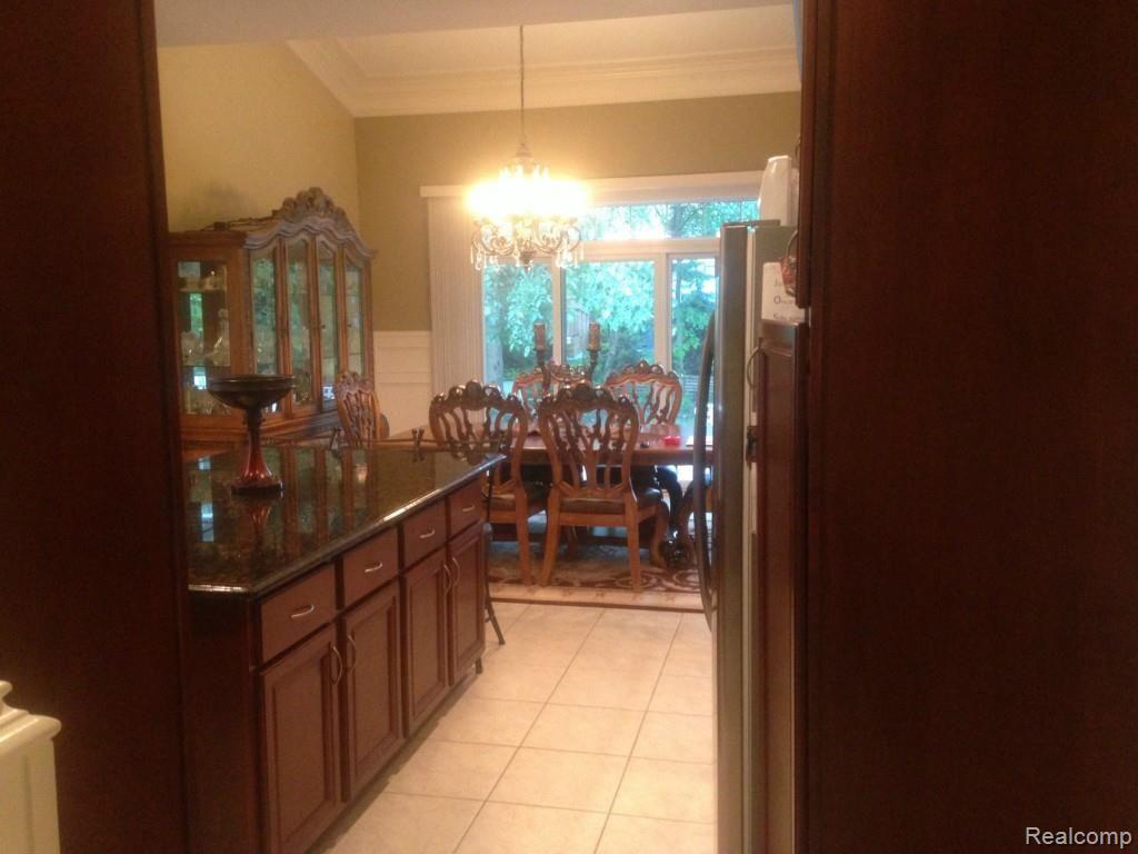 347 Mystic Valley Rochester Hills, MI 48307 - Photo 3 of 31