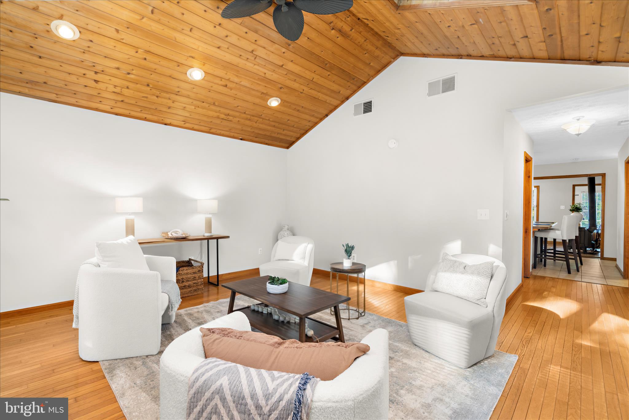 318 Wicomico Road Stevensville, MD 21666 - Photo 21 of 51 Large family room with vaulted ceilings