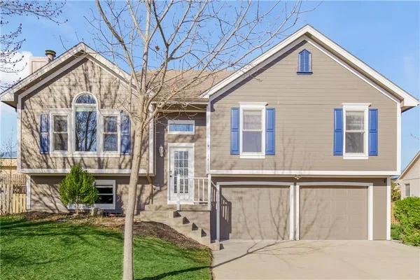 $345,000 | 14114 Lora Street, Smithville, MO 64089