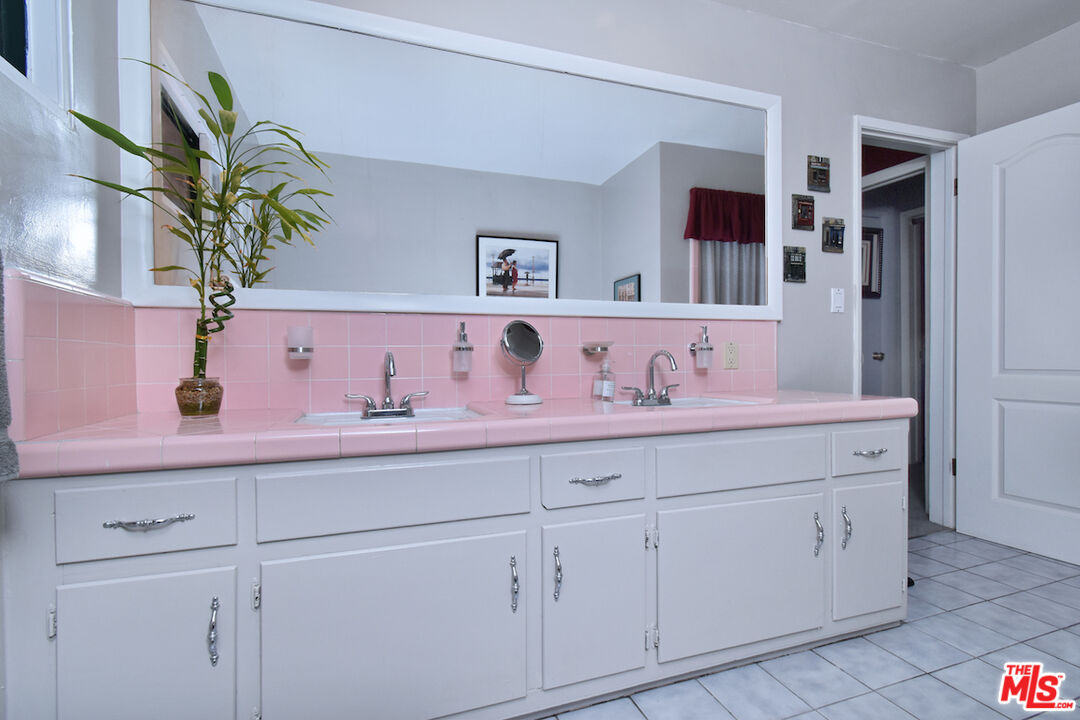 3833 Woodcliff Road Sherman Oaks, CA 91403 - Photo 25 of 52 a bathroom with a sink and mirror
