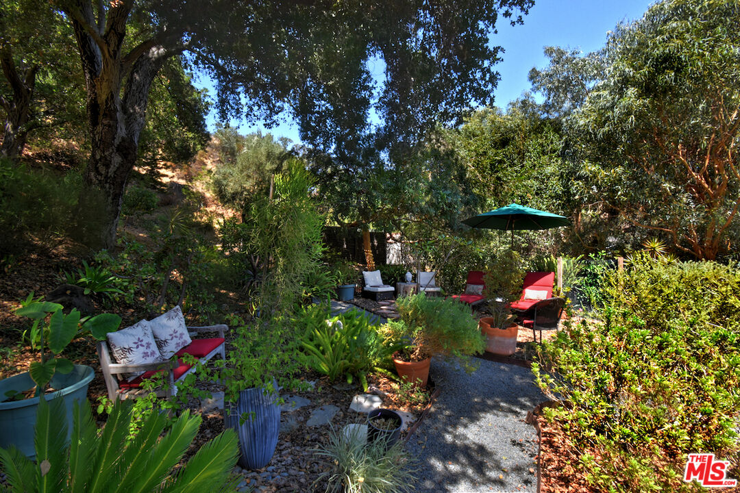 3833 Woodcliff Road Sherman Oaks, CA 91403 - Photo 34 of 52 a backyard of a house with a yard and outdoor seating