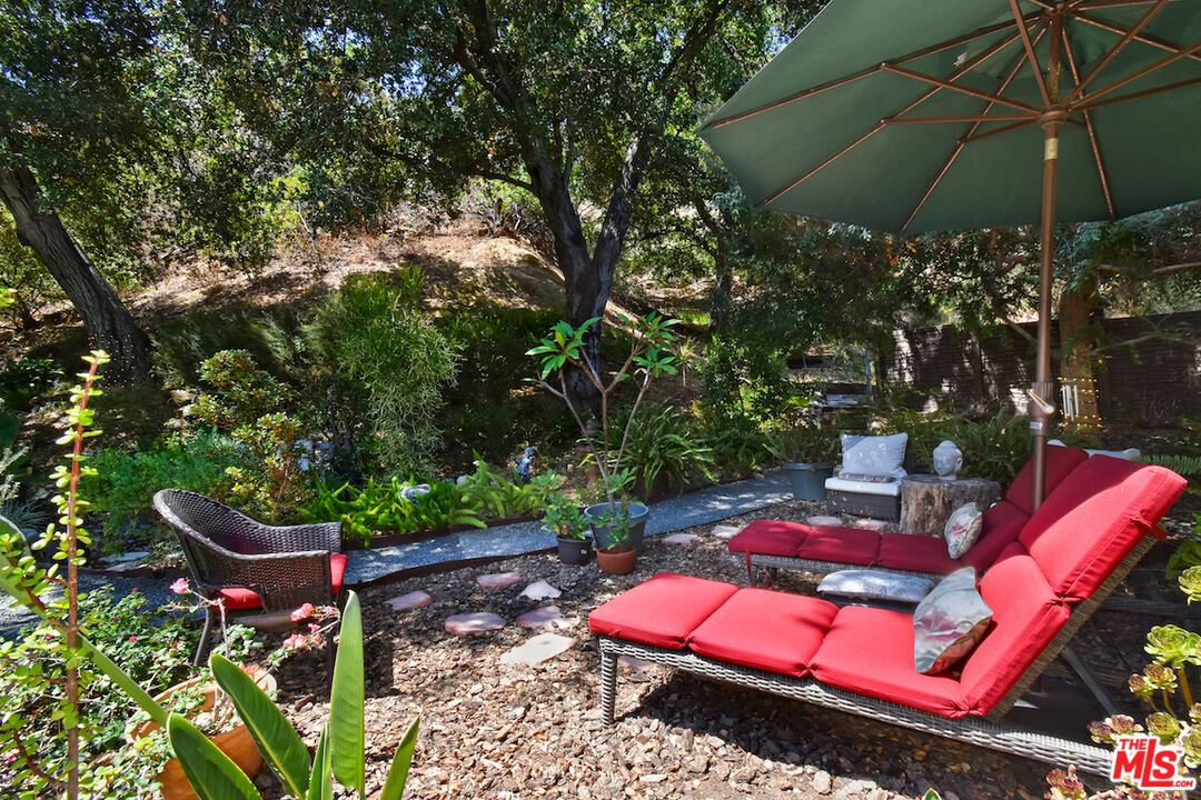 3833 Woodcliff Road Sherman Oaks, CA 91403 - Photo 39 of 52 an outdoor sitting area with golf course