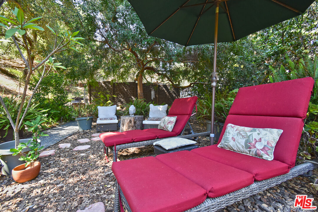 3833 Woodcliff Road Sherman Oaks, CA 91403 - Photo 40 of 52 a view of outdoor space patio and outdoor kitchen