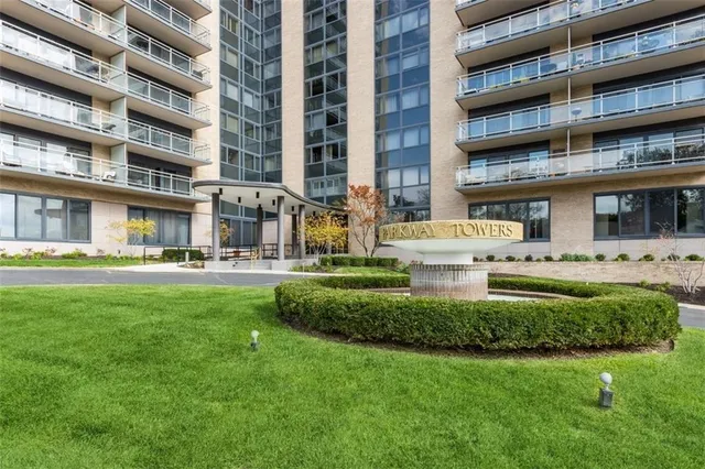 $220,000 | 4545 Wornall Road, Unit 310, Kansas City, MO 64111