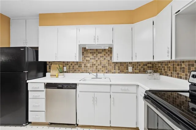 $220,000 | 4545 Wornall Road, Unit 310, Kansas City, MO 64111