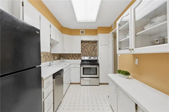 $220,000 | 4545 Wornall Road, Unit 310, Kansas City, MO 64111