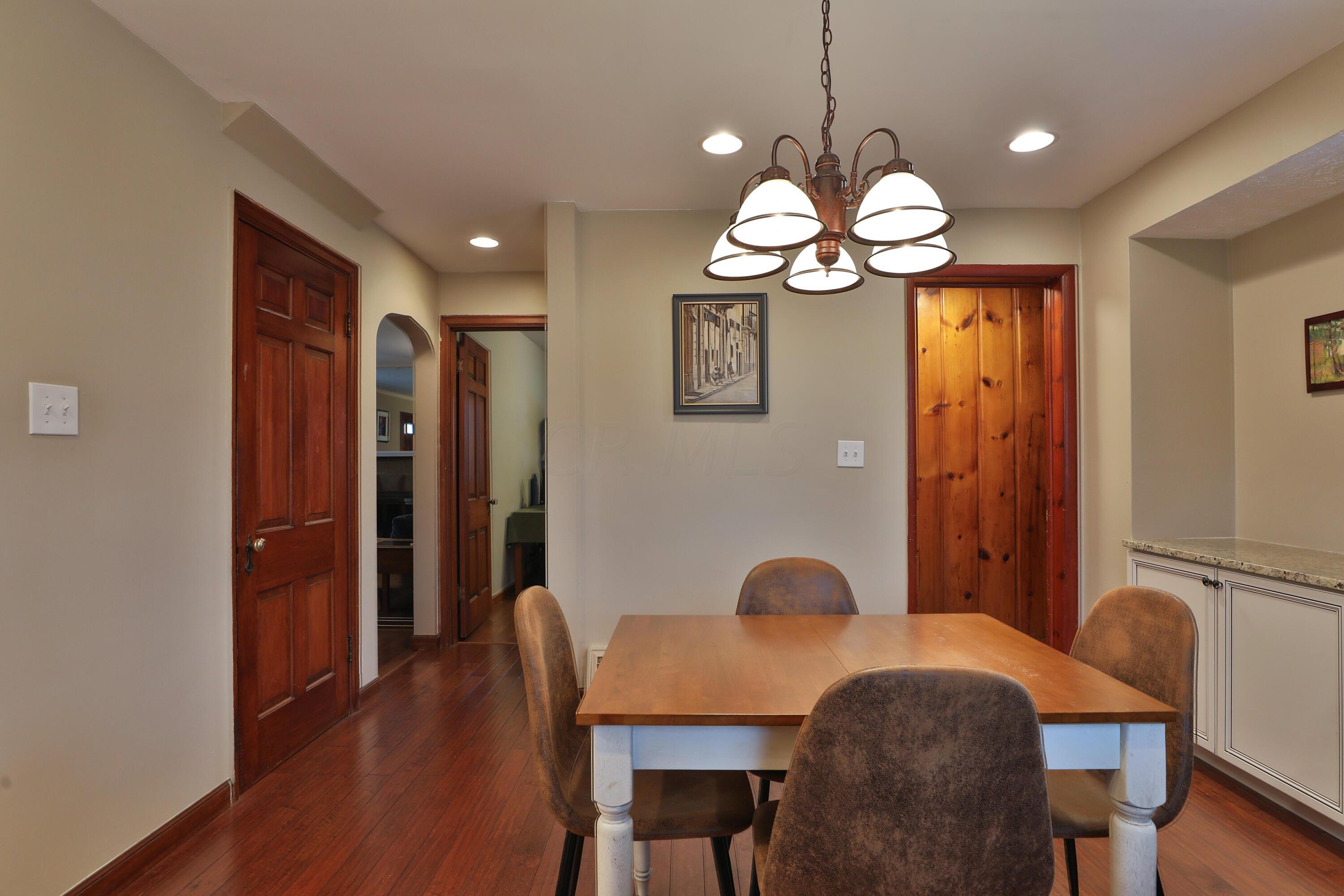 390 East Beaumont Road Columbus, OH 43214 - Photo 19 of 52 Dining area