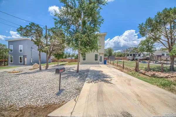 $1,550 | 2066 Dry Creek, Canyon Lake, TX 78133