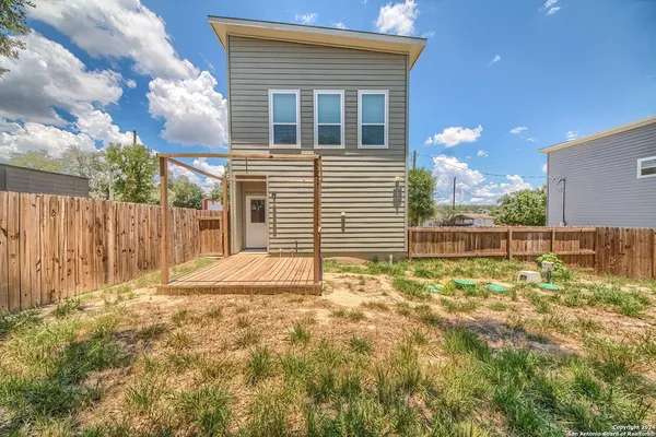 $1,550 | 2066 Dry Creek, Canyon Lake, TX 78133