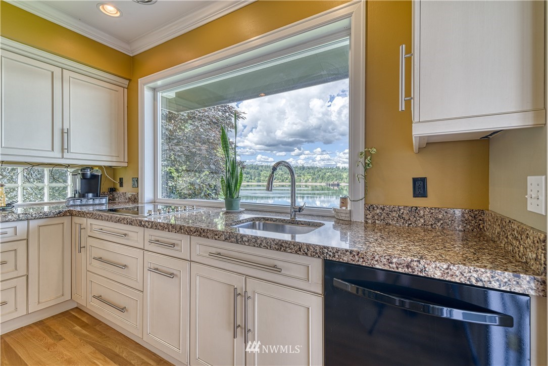 2631 Marine Drive Bremerton, WA 98312 - Photo 14 of 40