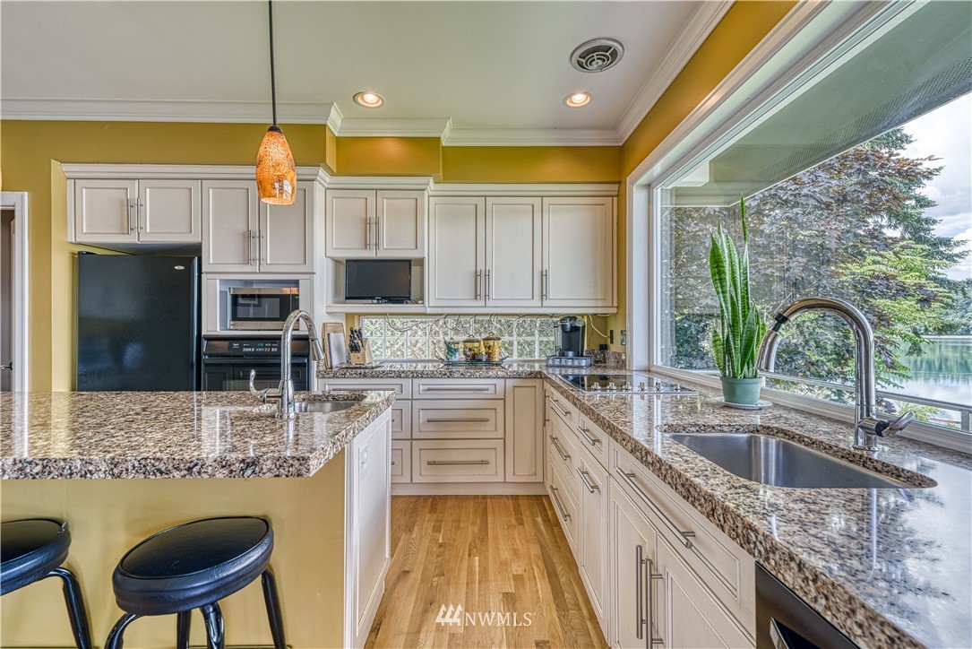 2631 Marine Drive Bremerton, WA 98312 - Photo 15 of 40