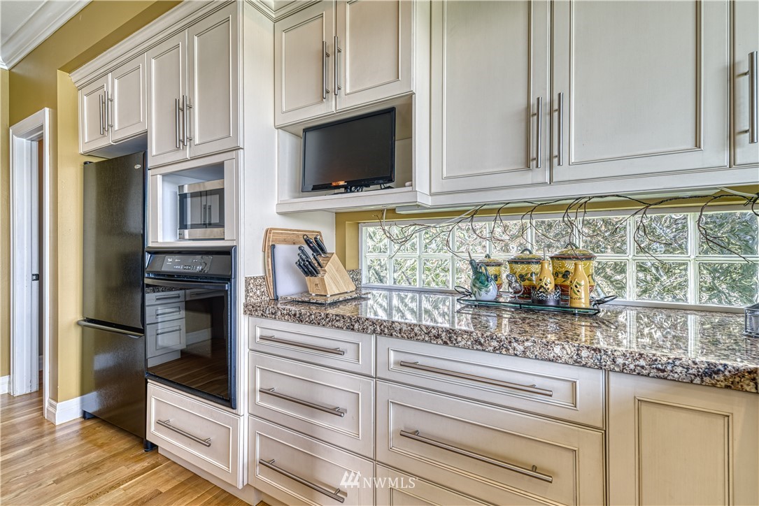 2631 Marine Drive Bremerton, WA 98312 - Photo 16 of 40