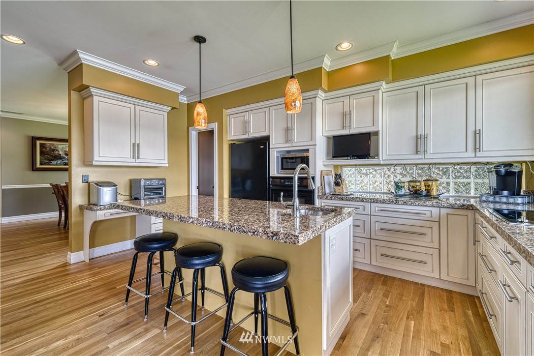 2631 Marine Drive Bremerton, WA 98312 - Photo 17 of 40