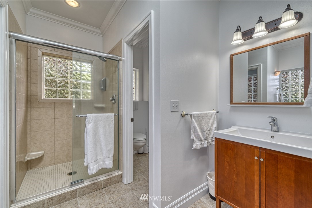 2631 Marine Drive Bremerton, WA 98312 - Photo 10 of 40