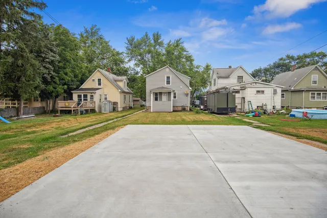 $204,500 | 1424 Clark Street, DeKalb, IL 60115