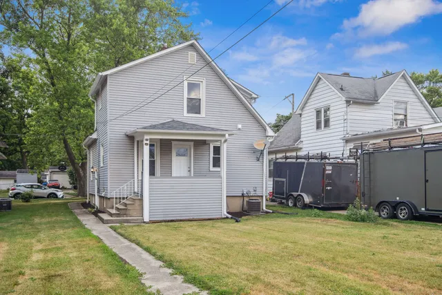 $204,500 | 1424 Clark Street, DeKalb, IL 60115