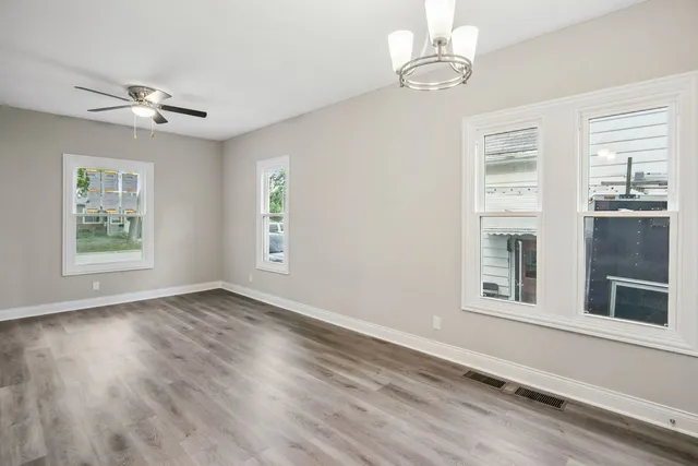 $204,500 | 1424 Clark Street, DeKalb, IL 60115