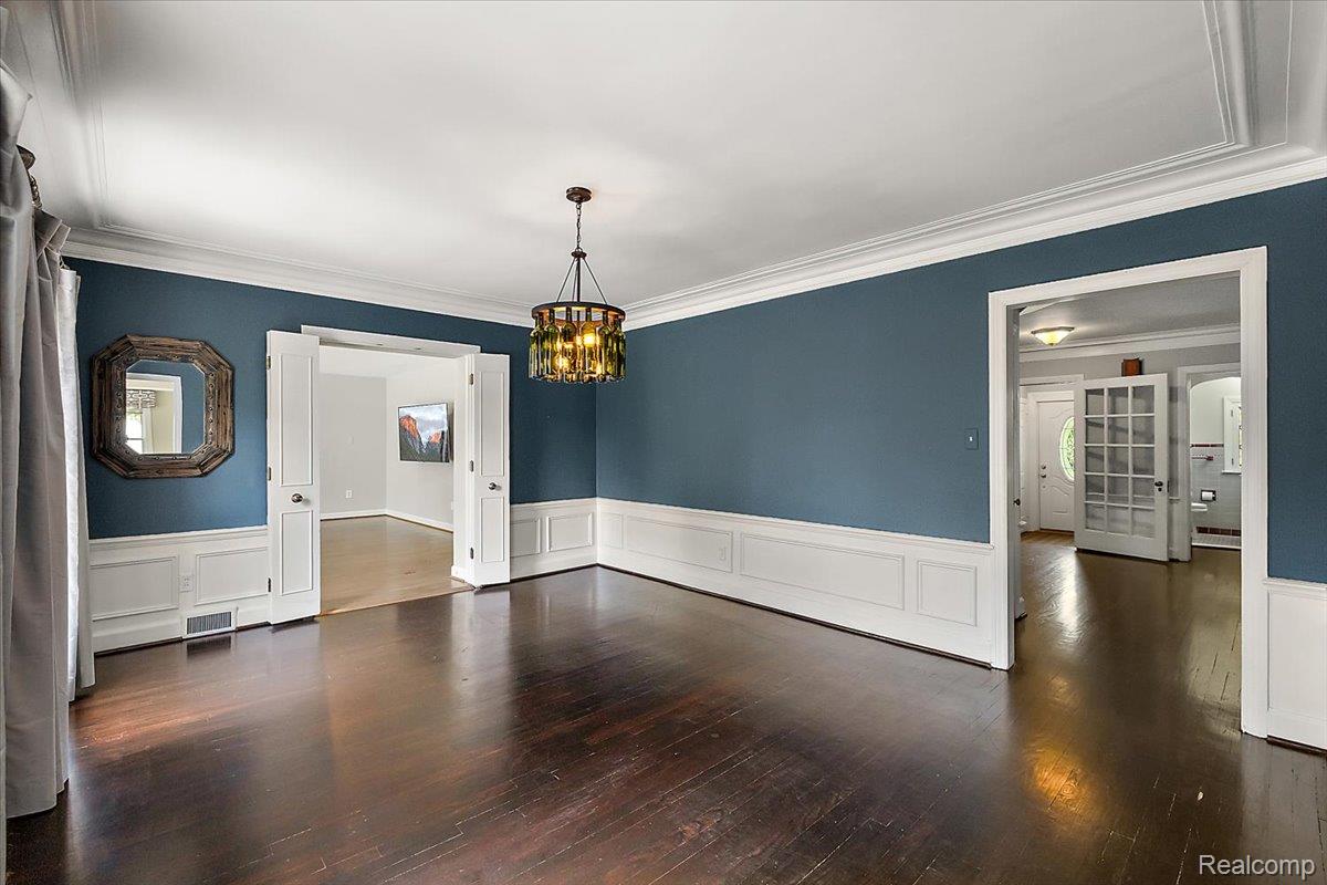 1051 Devonshire Road Grosse Pointe, MI 48230 - Photo 19 of 99 053-1051 Devonshire-52.jpg