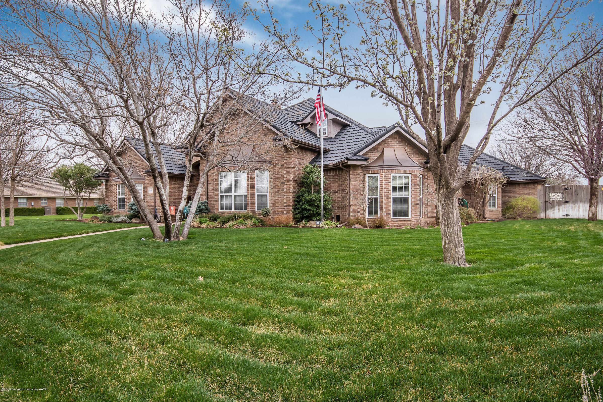 6505 Dreyfuss Road Amarillo, TX 79106 - Photo 1 of 44 a front view of a house with a garden