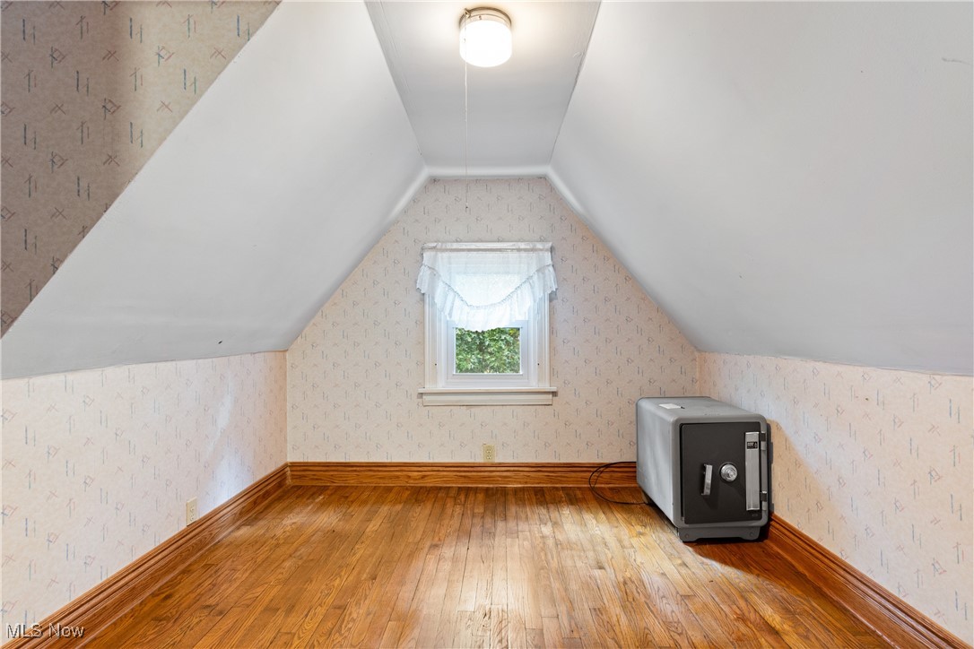 3550 Manchester Road Akron, OH 44319 - Photo 19 of 40 Bonus room featuring light wood-type flooring and vaulted ceiling