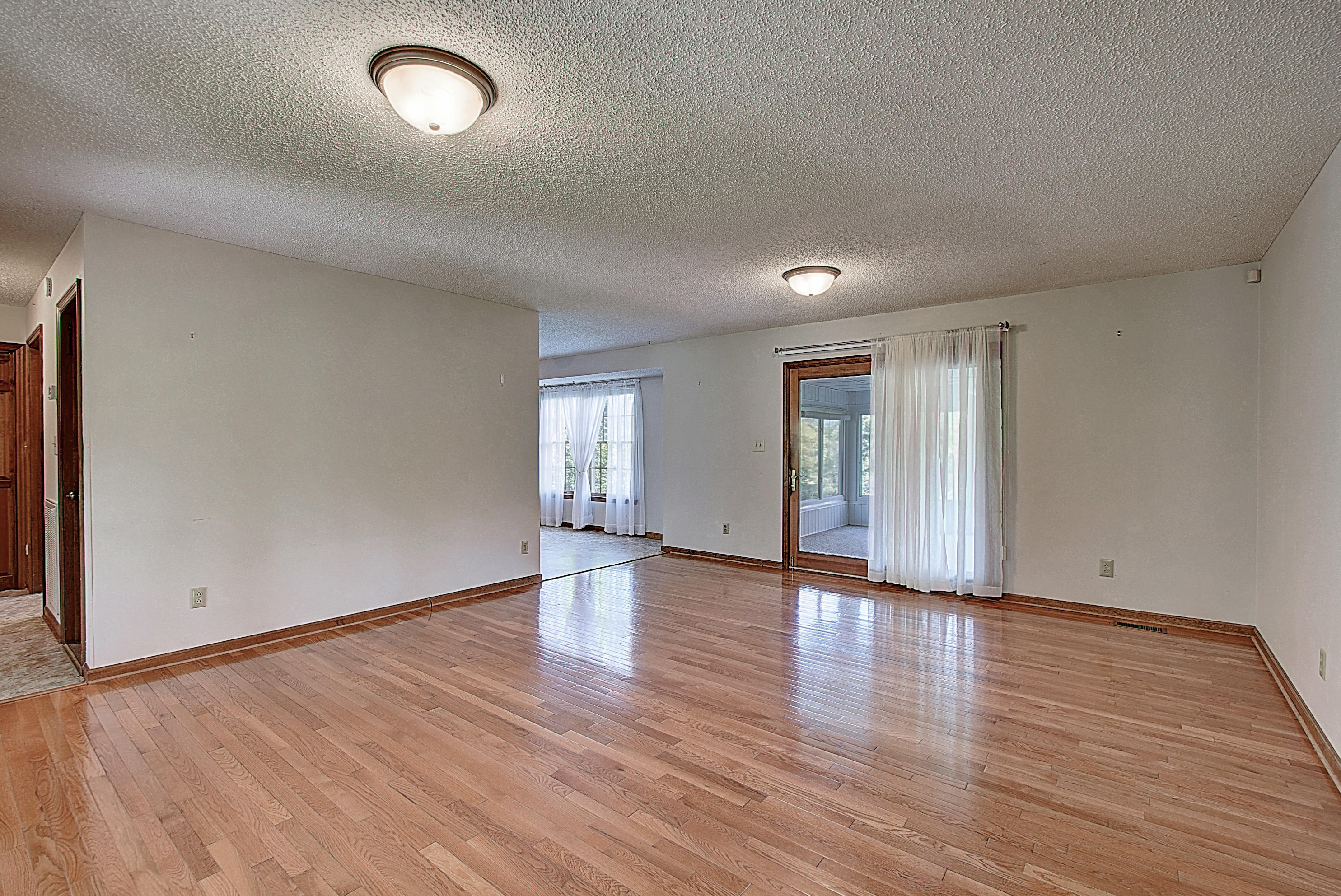 160 Bill Bennett Road Johnson City, TN 37604 - Photo 11 of 39 Gleaming Hardwoods