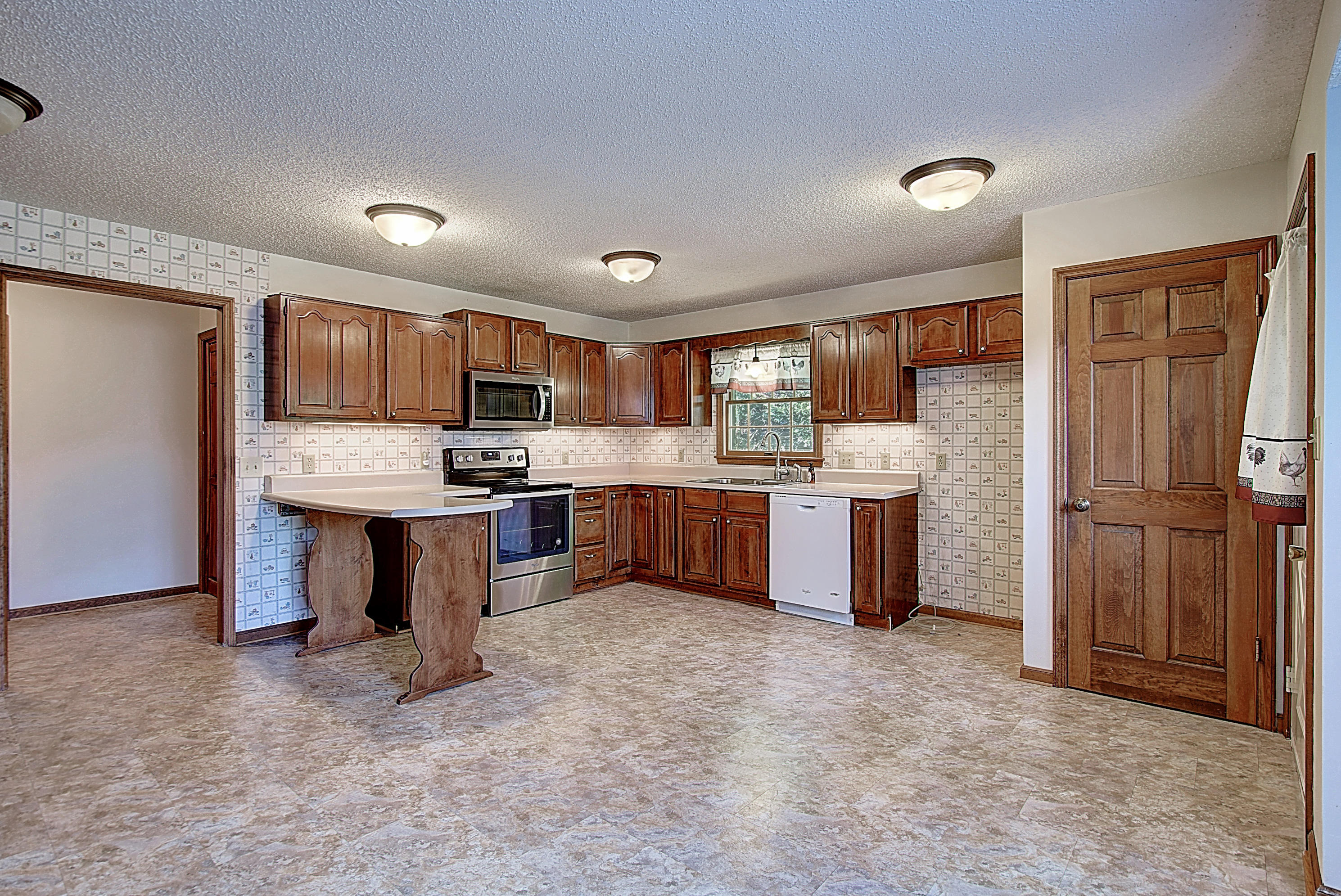 160 Bill Bennett Road Johnson City, TN 37604 - Photo 12 of 39 Spacious Kitchen