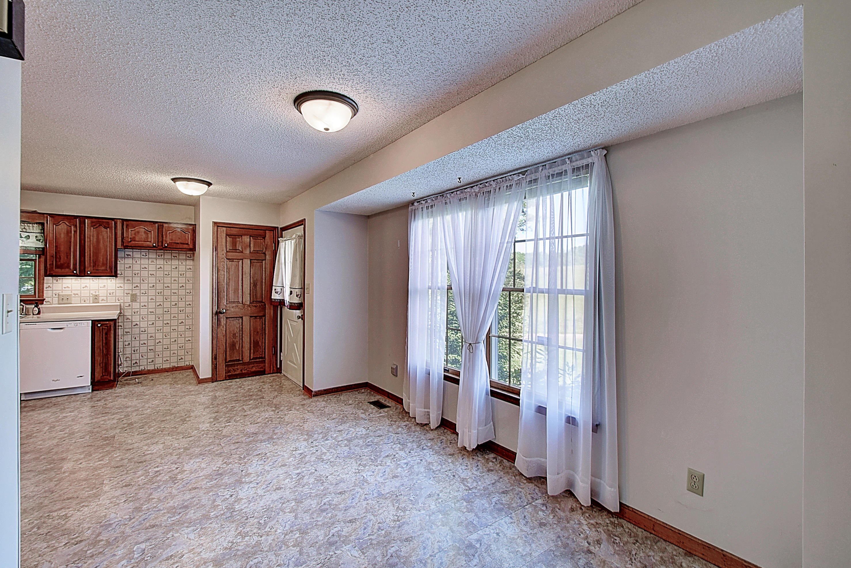 160 Bill Bennett Road Johnson City, TN 37604 - Photo 16 of 39 Dining Area
