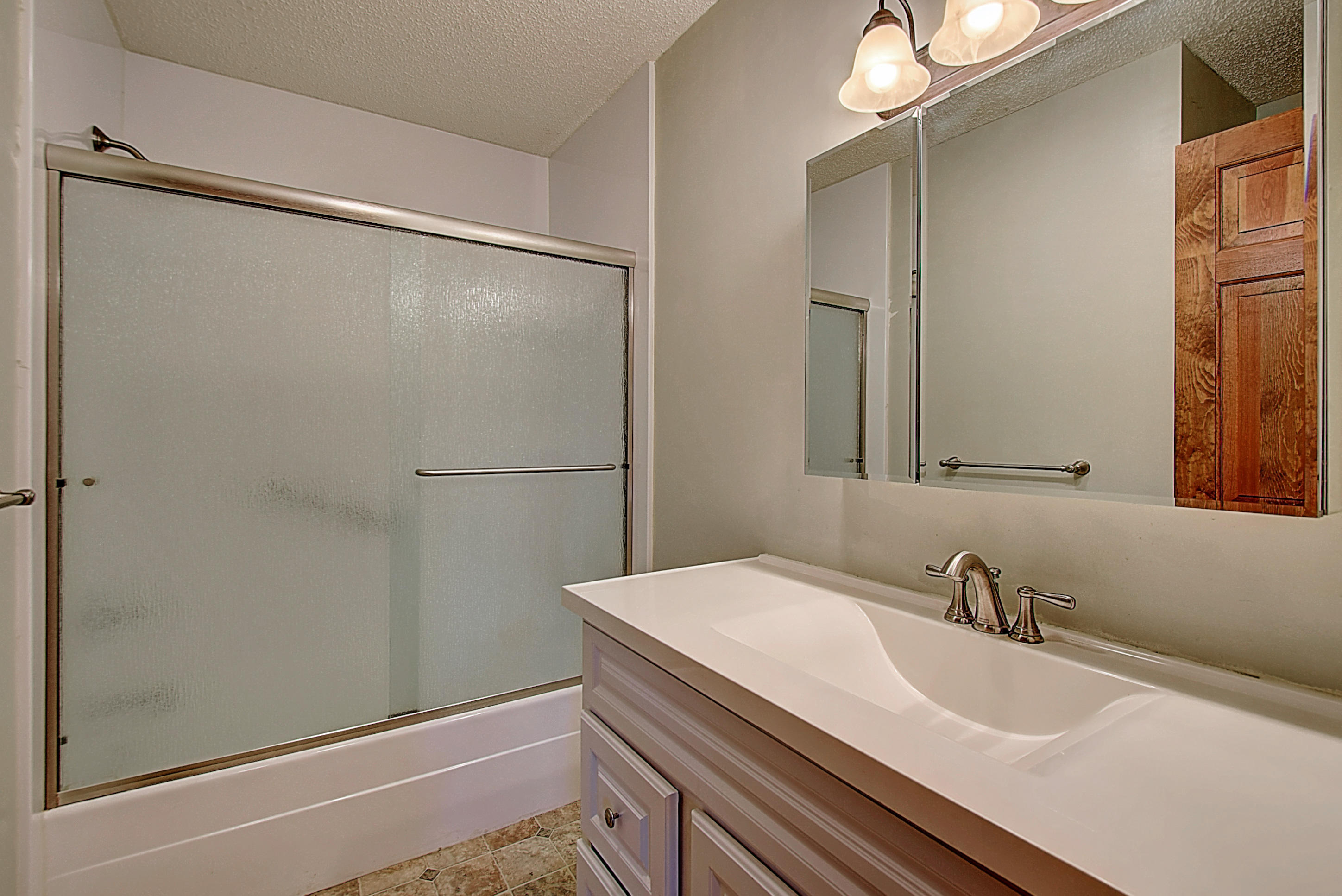 160 Bill Bennett Road Johnson City, TN 37604 - Photo 25 of 39 Guest Bath